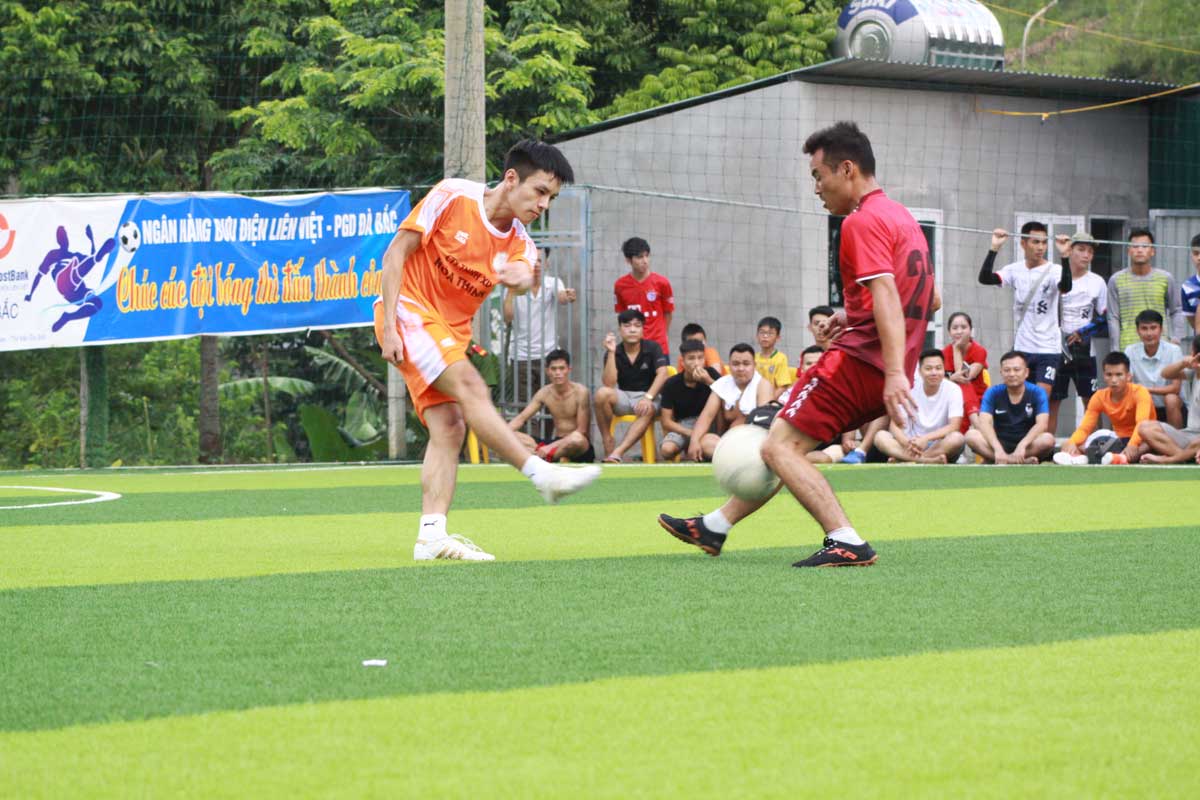 Cặp đấu Hoa Hồng FC vs Hữu Bằng FC của giải bóng đá phủi