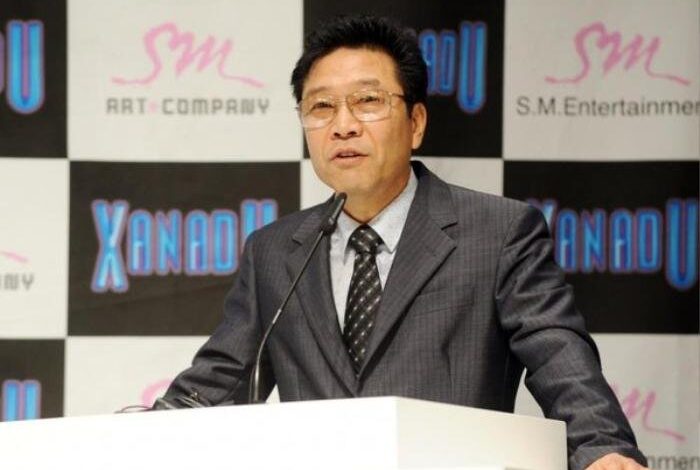 Chủ tịch Lee Soo Man bán đi toàn bộ số cổ phần cho HYBE