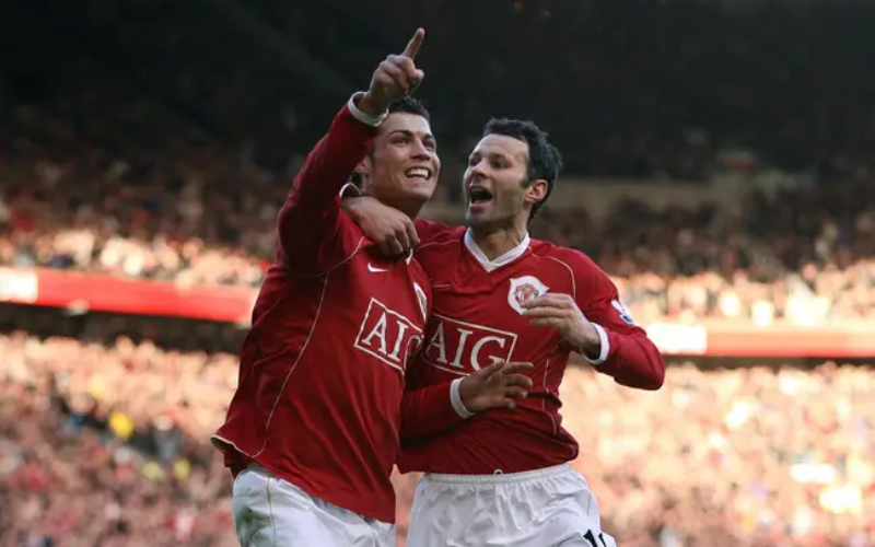 Cristiano Ronaldo và Ryan Giggs là LW và LM xuất sắc nhất của Man United những năm 2008