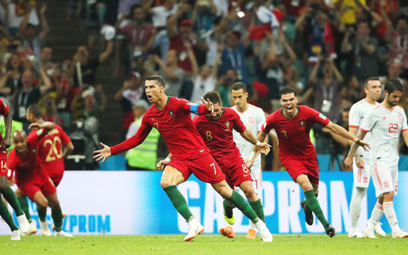 Hat-trick của Cristiano Ronaldo ở vòng bảng World Cup 2018 đã giúp Bồ Đào Nha có được 1 điểm với Tây Ban Nha khi hai đội hoà nhau 3-3