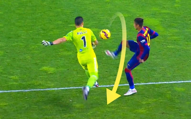 Neymar thực hiện động tác cướp bóng từ thủ môn