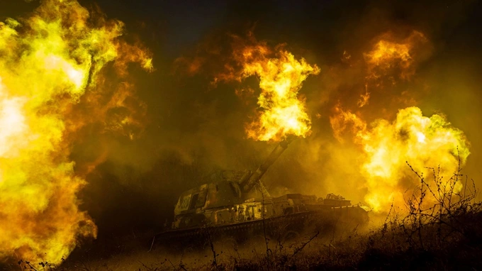 Pháo của Ukraine tấn công mục tiêu của Nga