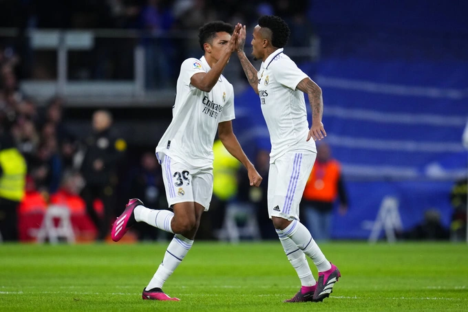 Cầu thủ trẻ Alvaro Rodriguez mang về một điểm ở cuối trận cho Real Madrid