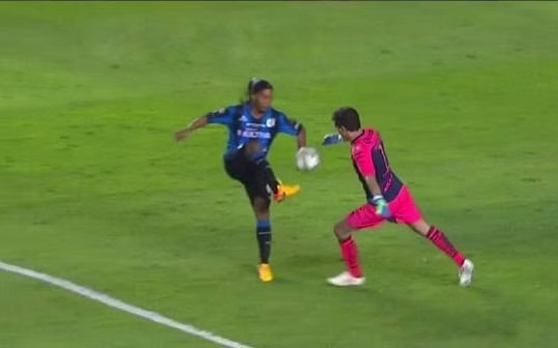Ronaldinho là bậc thầy trong skill này