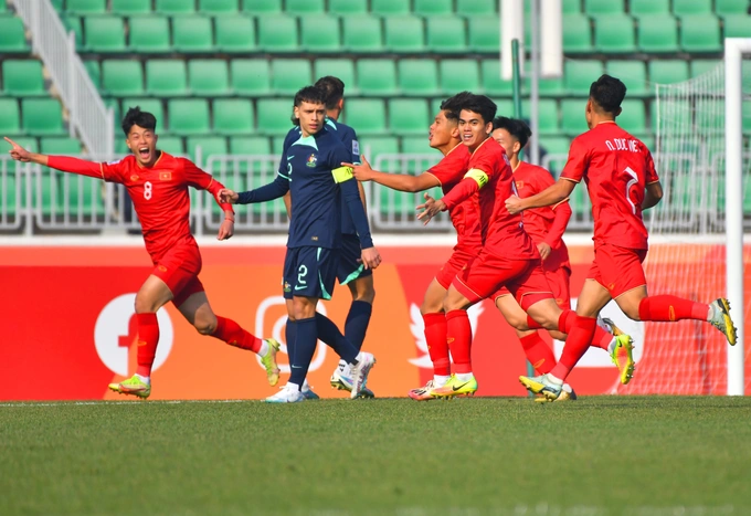 U20 Việt Nam ăn mừng bàn thắng vào lưới U20 Australia