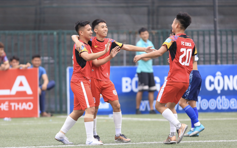 Trận đấu giữa Soái Ca HY và Coca tại giải bóng đá Hạng Nhì - Cúp VietFootball 2023 đã diễn ra vô cùng hấp dẫn.