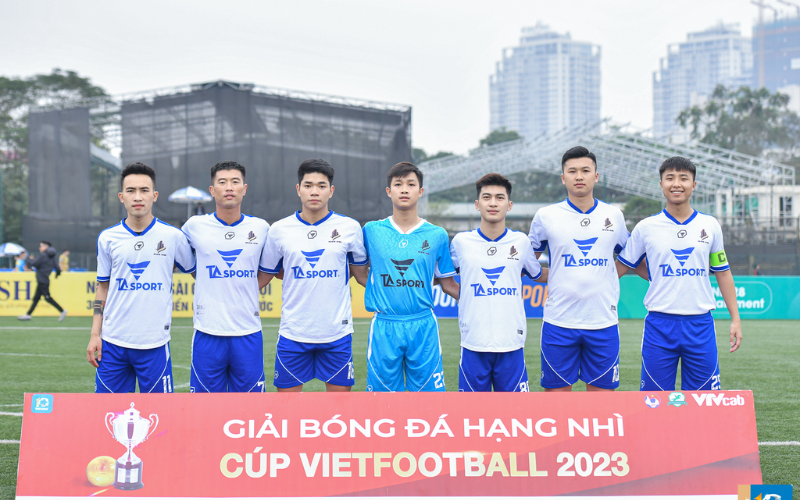 Nguyễn Phúc Thanh, được gọi với biệt danh "Thanh Bô", đã được bổ nhiệm làm HLV trưởng của đội bóng đá phủi Hà Nội Đà Nẵng Land