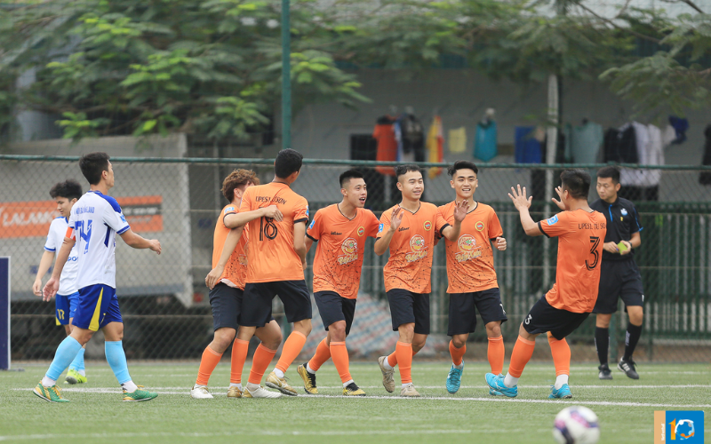 Sau nhiều lần bỏ lỡ cơ hội, đến phút 27, Hoàng Lương của đội Upes1 Từ Sơn tung ra một cú sút chéo góc giúp đội mở tỷ số.