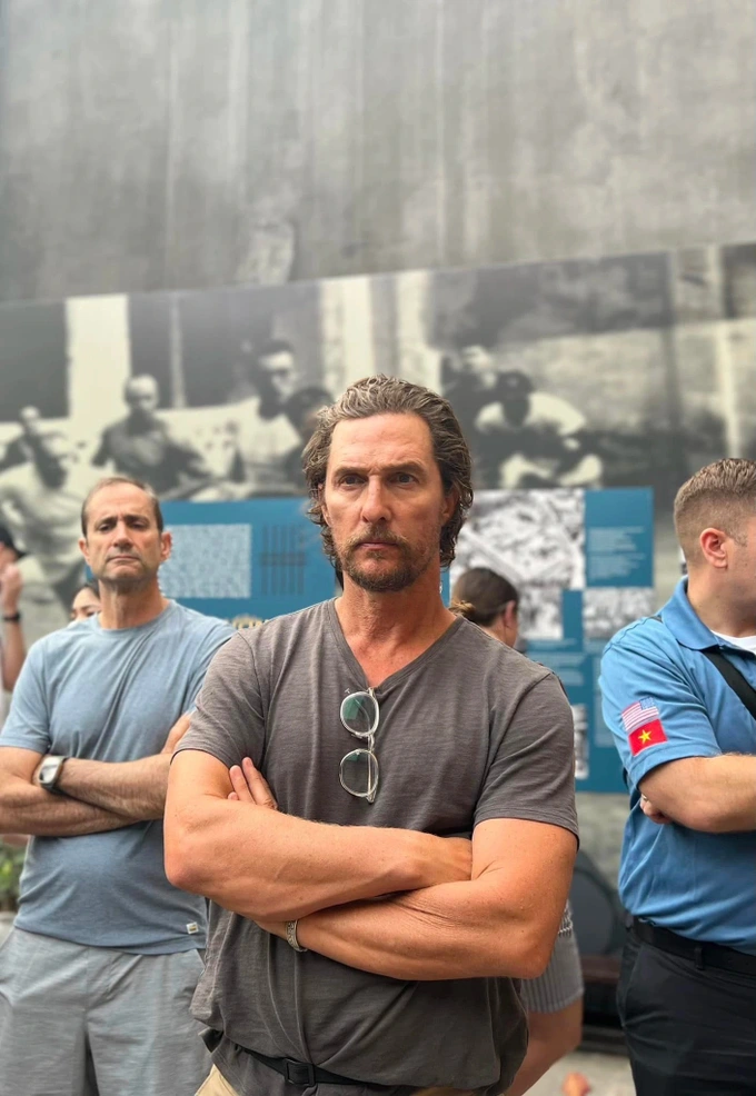 Tài tử Matthew McConaughey đã tới Hà Nội thăm nhà tù Hỏa Lò