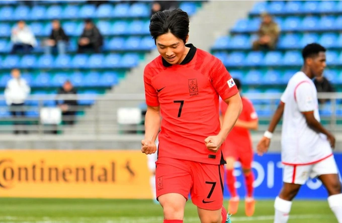 Kim Yong Yak mở tỷ số cho U20 Hàn Quốc ở phút 30 của trận đấu