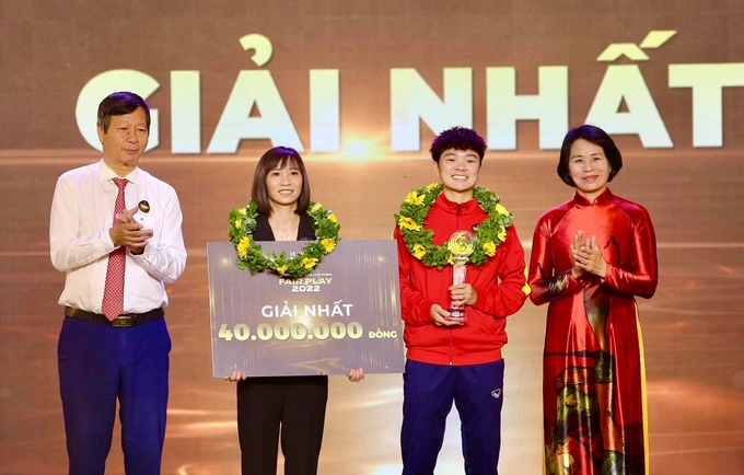 Đội tuyển bóng đá nữ Việt Nam giành danh hiệu fair-play