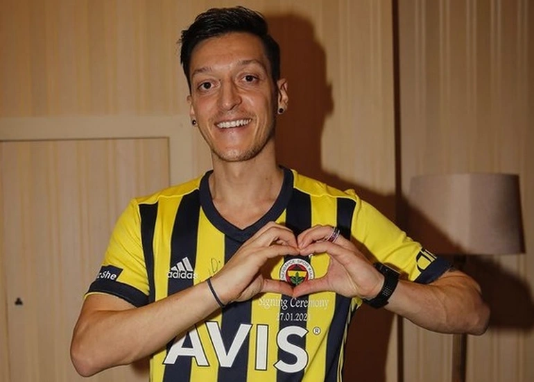 CLB Cilegon FC muốn có sự phục vụ của Mesut Ozil