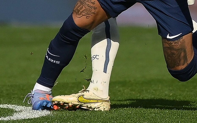 Neymar bị chấn thương mắt cá chân hôm 19/2 trong trận đấu với Lille