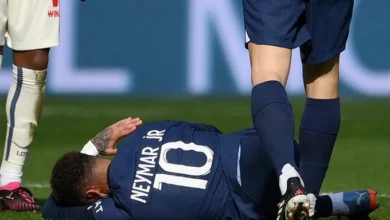 Neymar gặp chấn thương mắt cá chân trong trận đấu với Lille